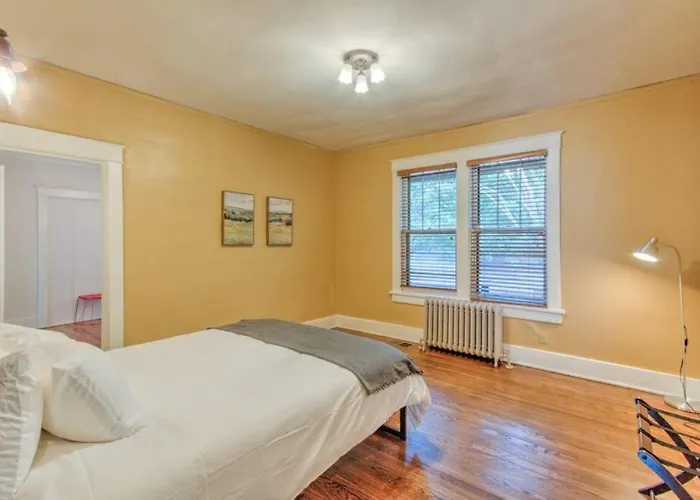 1927 Family Craftsman Cottage - Ideal Location